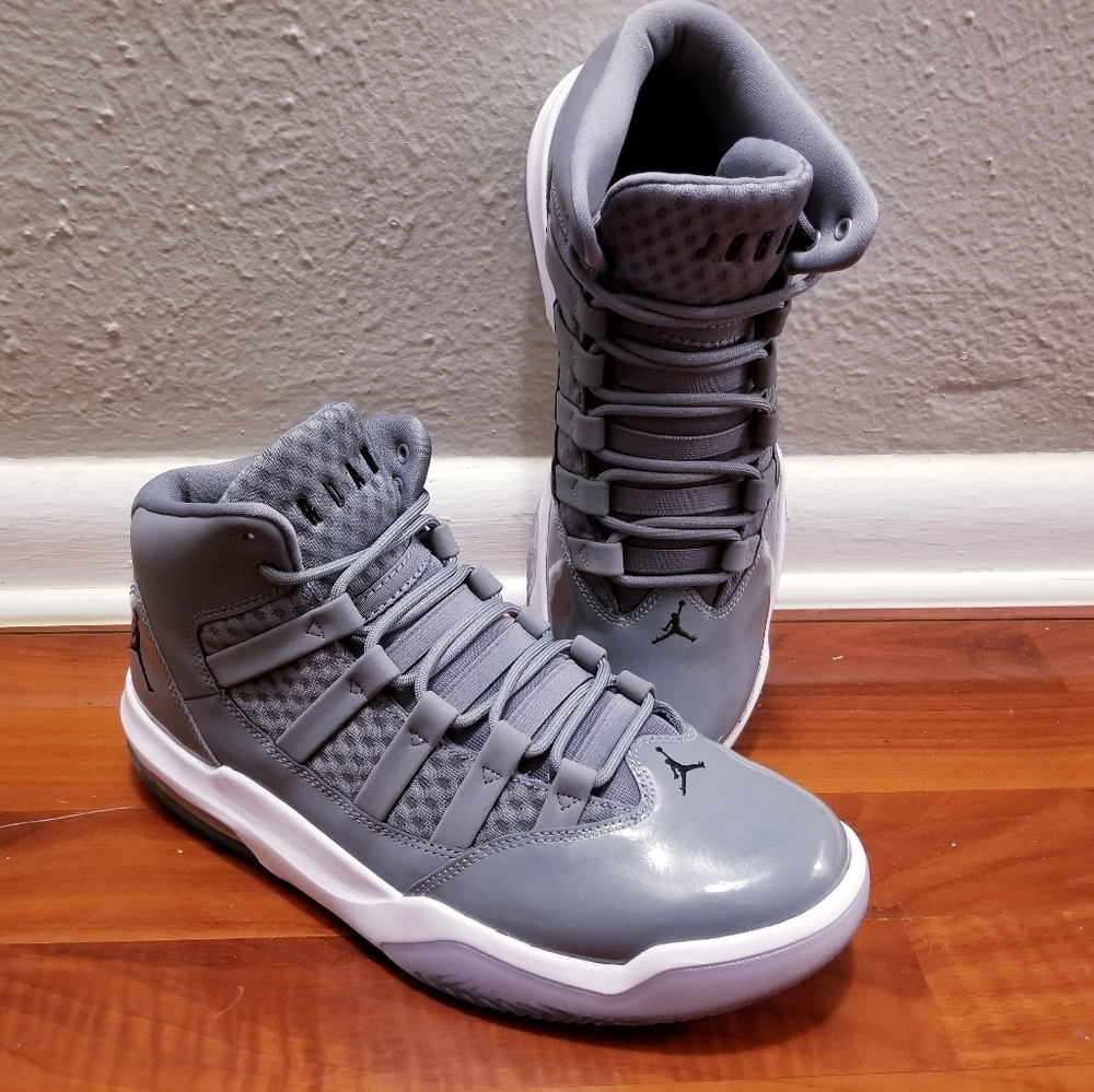 (SOLD) Jordan Sneakers Max Aura